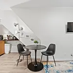 Great Walkable Studio Apt!