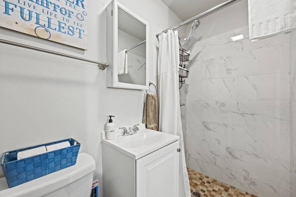 Great Walkable Apt! New York